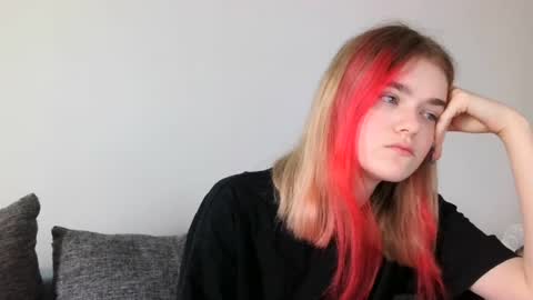 Snapshot of sofia_bloomm chatting on 06.19.26 sofia bloomm online show from 06.19.26