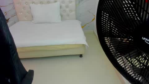 Snapshot of sofia_echeverri chatting on 04.18.26 sofia_echeverri online show from 04.18.26