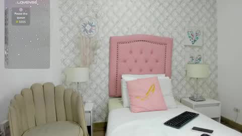 Snapshot of sofia_martinez9 chatting on 05.27.26 sofia_martinez9 online show from 05.27.26