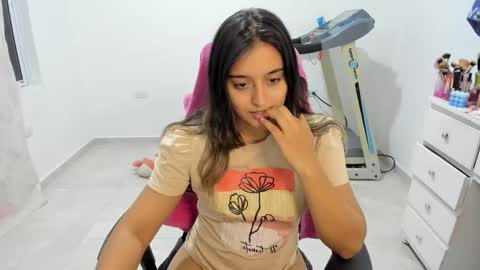 Snapshot of sofia_new chatting on 09.29.25 sofia_new online show from 09.29.25