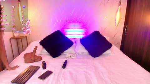 Sofia Stones online show from 02.05.25