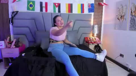 Snapshot of sofia_velez5 chatting on 06.19.26 online show from 06.19.26
