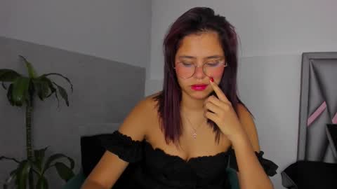 Snapshot of sofia_villareal chatting on 09.17.25 Sofa online show from 09.17.25