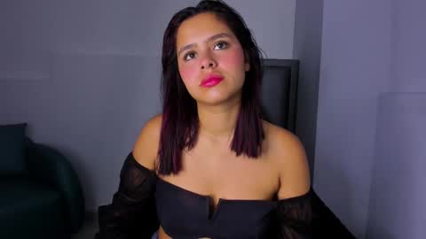 Snapshot of sofia_villareal chatting on 09.18.25 Sofa online show from 09.18.25