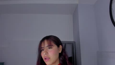 Snapshot of sofia_villareal chatting on 09.24.25 Sofa online show from 09.24.25