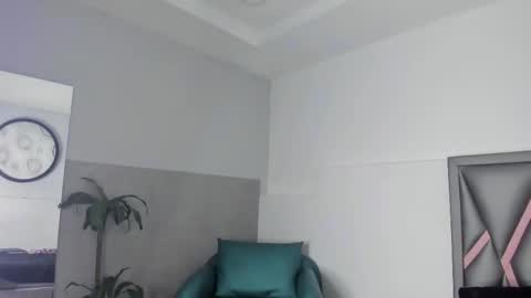 Snapshot of sofia_villareal chatting on 09.29.25 Sofa online show from 09.29.25