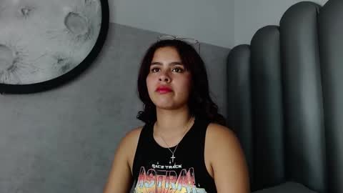 Snapshot of sofia_villareal chatting on 09.30.25 Sofa online show from 09.30.25