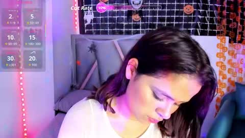 Snapshot of sofia_villareal chatting on 10.22.25 Sofa online show from 10.22.25