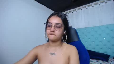 Snapshot of sofiaasexy19 chatting on 10.23.25 Sofia online show from 10.23.25