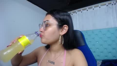 Snapshot of sofiaasexy19 chatting on 10.26.25 Sofia online show from 10.26.25