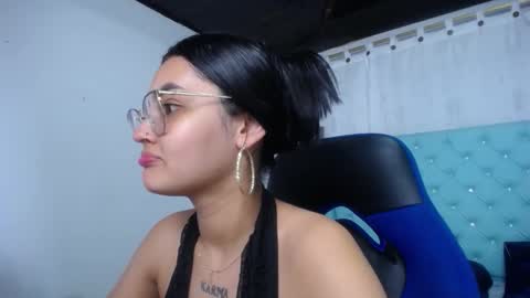 Snapshot of sofiaasexy19 chatting on 10.28.25 Sofia online show from 10.28.25