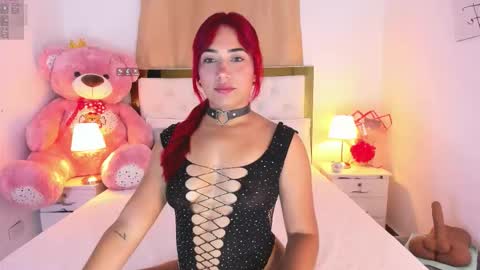 Snapshot of sofiabosch chatting on 09.27.25 Sara online show from 09.27.25