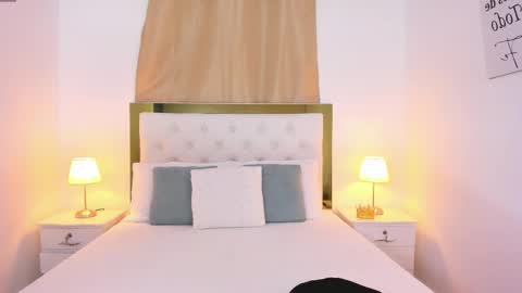 Snapshot of sofiabosch chatting on 10.15.25 Sara online show from 10.15.25