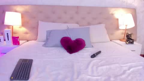 SofiaReyees online show from 01.05.26