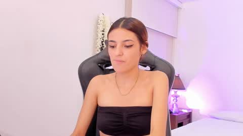 Snapshot of sofiarouge_ chatting on 02.20.25 Sofia Help me reach 5K followers online show from 02.20.25
