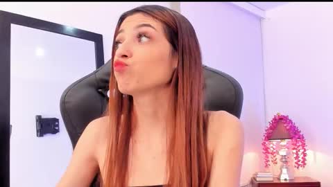 Snapshot of sofiarouge_ chatting on 09.23.25 Sofia Help me reach 5K followers online show from 09.23.25