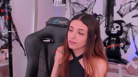 Snapshot of sofiarouge_ chatting on 10.06.25 Sofia Help me reach 5K followers online show from 10.06.25