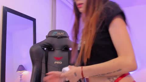 Snapshot of sofiarouge_ chatting on 11.05.25 Sofia Help me reach 5K followers online show from 11.05.25