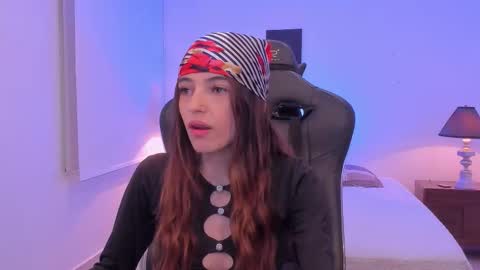 Sofia  Help me reach 5K followers  online show from 12.16.25