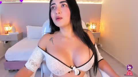 Snapshot of sofiathonsonn chatting on 06.25.26 Sofia online show from 06.25.26