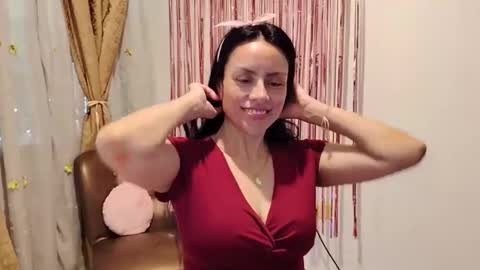 Snapshot of sofibelladelavega chatting on 09.24.25 Sofi Bella online show from 09.24.25