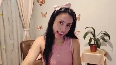 Snapshot of sofibelladelavega chatting on 10.11.25 Sofi Bella online show from 10.11.25