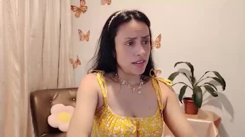 Snapshot of sofibelladelavega chatting on 10.20.25 Sofi Bella online show from 10.20.25