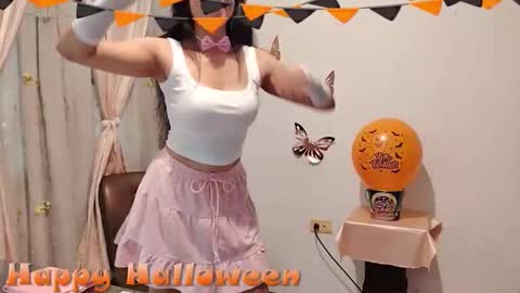 Snapshot of sofibelladelavega chatting on 10.29.25 Sofi Bella online show from 10.29.25