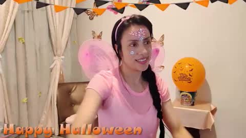 Snapshot of sofibelladelavega chatting on 10.30.25 Sofi Bella online show from 10.30.25