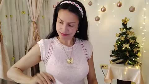 Sofi Bella online show from 12.17.25