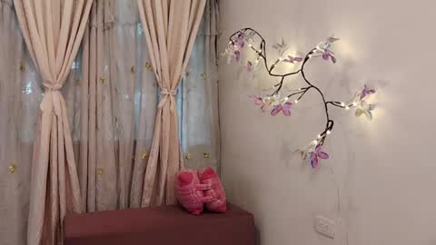 Sofi Bella online show from 05.16.26