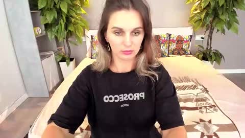 Snapshot of soficroft chatting on 09.09.25 Sofi online show from 09.09.25