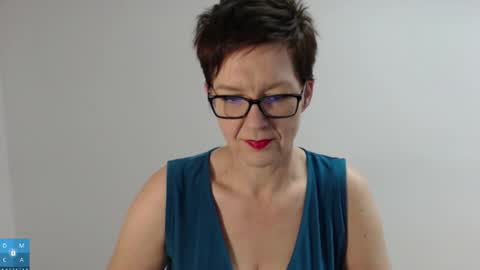 Sofie Velvet online show from 12.18.25