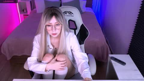 Snapshot of sofiisun chatting on 10.06.25 Sofia online show from 10.06.25