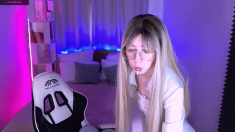 Snapshot of sofiisun chatting on 10.07.25 Sofia online show from 10.07.25