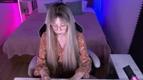 Snapshot of sofiisun chatting on 10.13.25 Sofia online show from 10.13.25