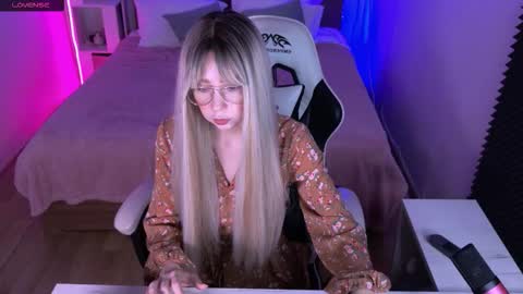 Snapshot of sofiisun chatting on 10.15.25 Sofia online show from 10.15.25