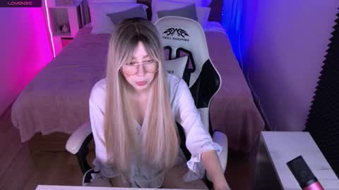 Snapshot of sofiisun chatting on 10.17.25 Sofia online show from 10.17.25