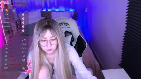 Snapshot of sofiisun chatting on 10.22.25 Sofia online show from 10.22.25