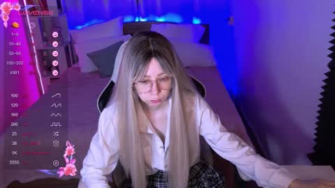 Snapshot of sofiisun chatting on 11.12.25 Sofia online show from 11.12.25