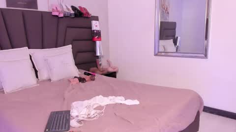 Snapshot of sofiperez_ chatting on 09.24.25 online show from 09.24.25