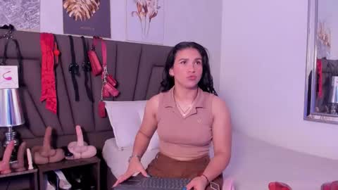 Snapshot of sofiperez_ chatting on 10.16.25 online show from 10.16.25