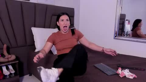      online show from 11.12.25