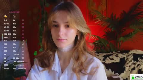 Snapshot of soft_animal chatting on 10.04.25 E online show from 10.04.25