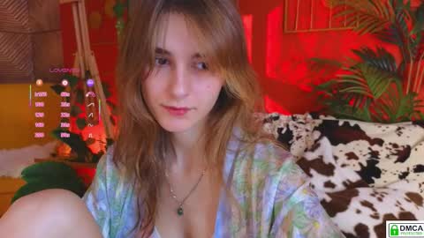 Snapshot of soft_animal chatting on 10.11.25 E online show from 10.11.25