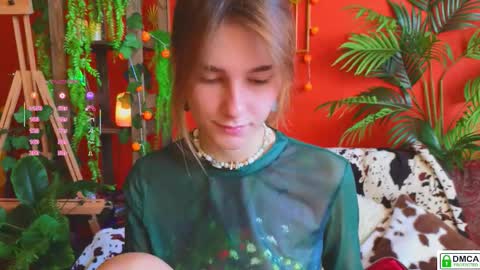 Snapshot of soft_animal chatting on 10.18.25 E online show from 10.18.25