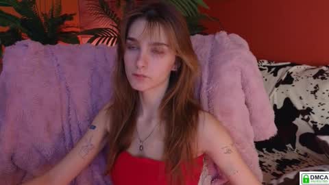 Snapshot of soft_animal chatting on 11.09.25 E online show from 11.09.25