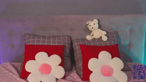 Snapshot of soft_babe chatting on 05.29.26 Milisa online show from 05.29.26