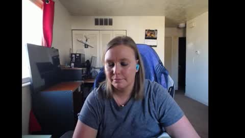 Snapshot of softerpeaches chatting on 11.11.25 Rose online show from 11.11.25