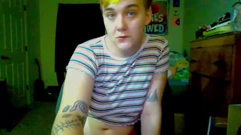 Snapshot of softtboyfriend chatting on 09.10.25 Day online show from 09.10.25